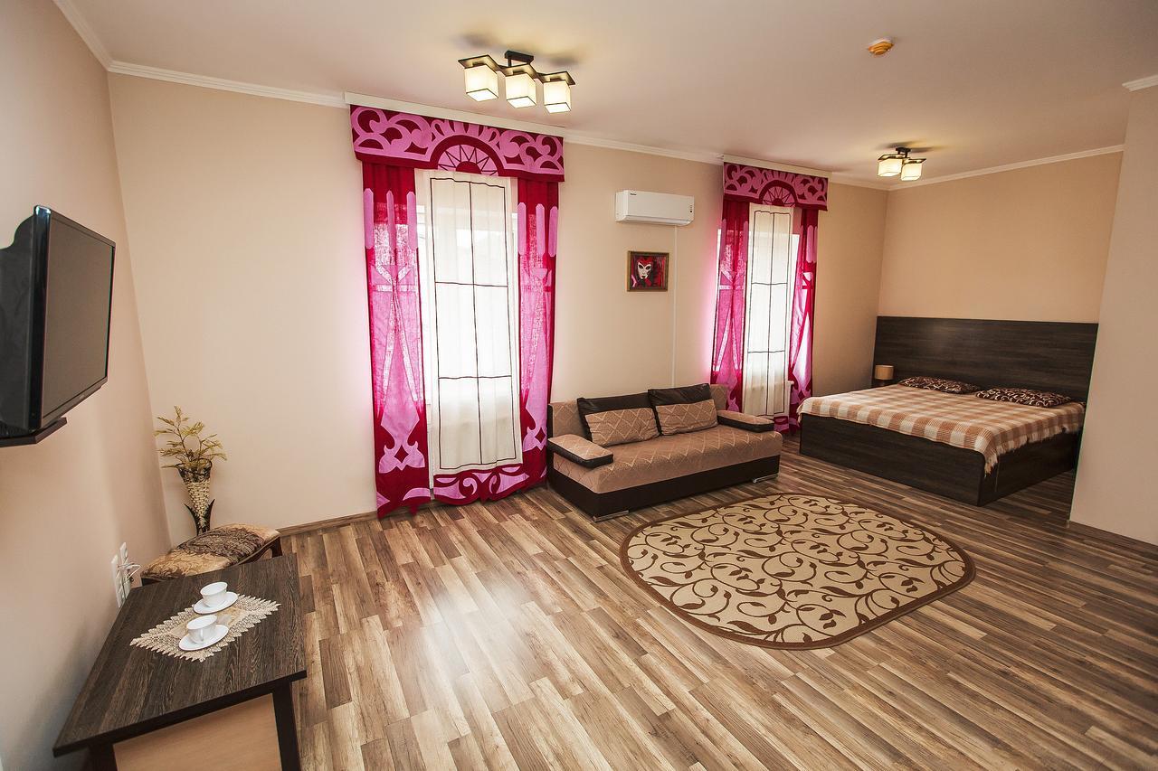 Slavyanskaya Hata Hotel Baranawitschy Exterior foto